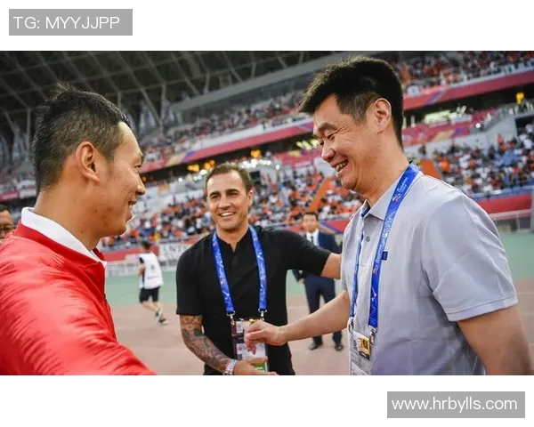 球队老板亲自下场训练,场面滑稽引热议